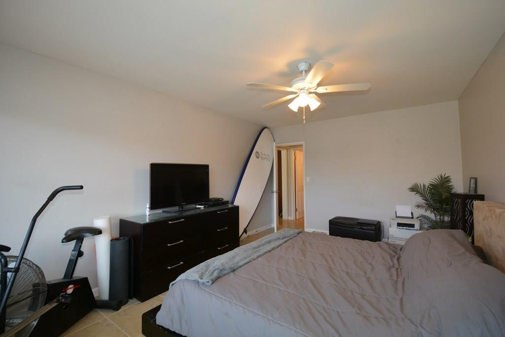 999 North Riverside Drive, Unit 10 Pompano Beach, FL 33062 - Photo 5 of 27 Photo 5