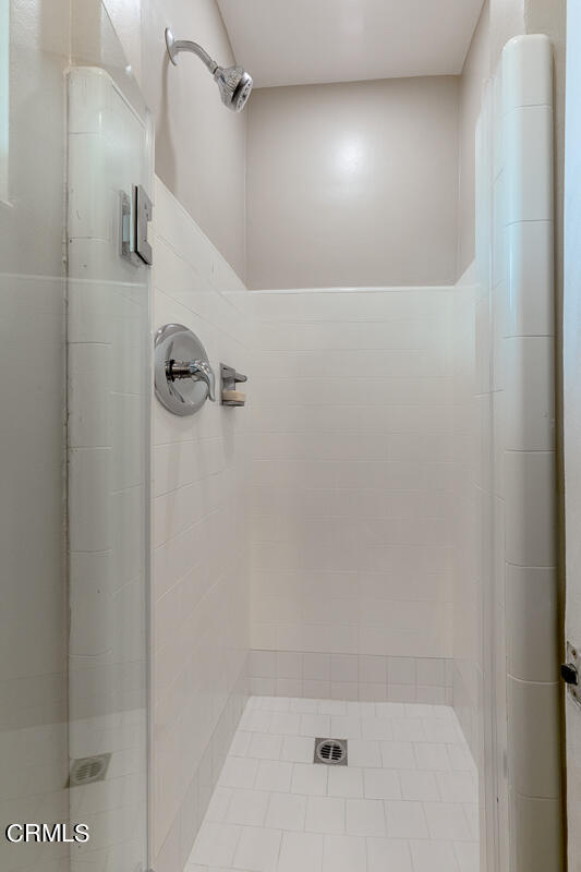 1376 Brixton Road Pasadena, CA 91105 - Photo 17 of 38 a view of a bathroom