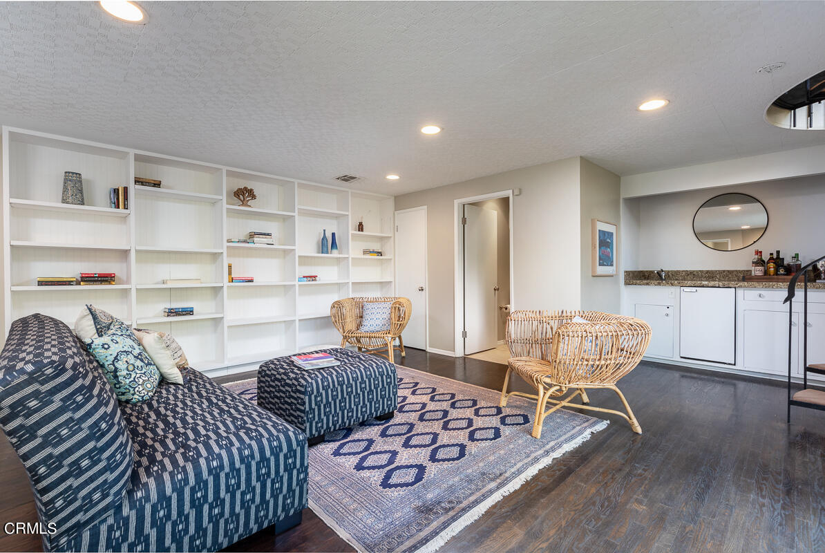1376 Brixton Road Pasadena, CA 91105 - Photo 29 of 38 a living room with furniture