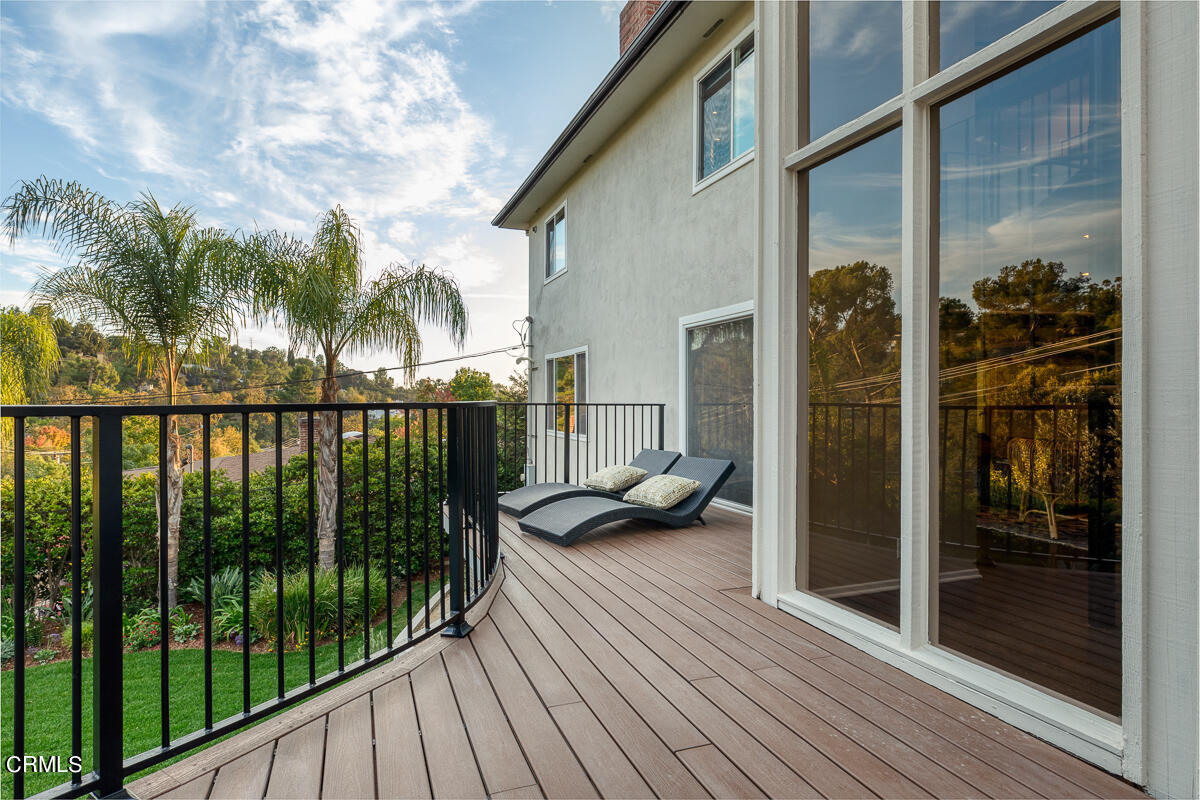 1376 Brixton Road Pasadena, CA 91105 - Photo 36 of 38 a view of balcony with a patio