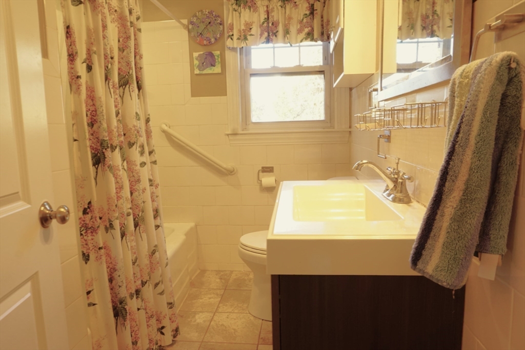 35 Vesey Road Randolph, MA 02368 - Photo 17 of 29 Gallery Image 17