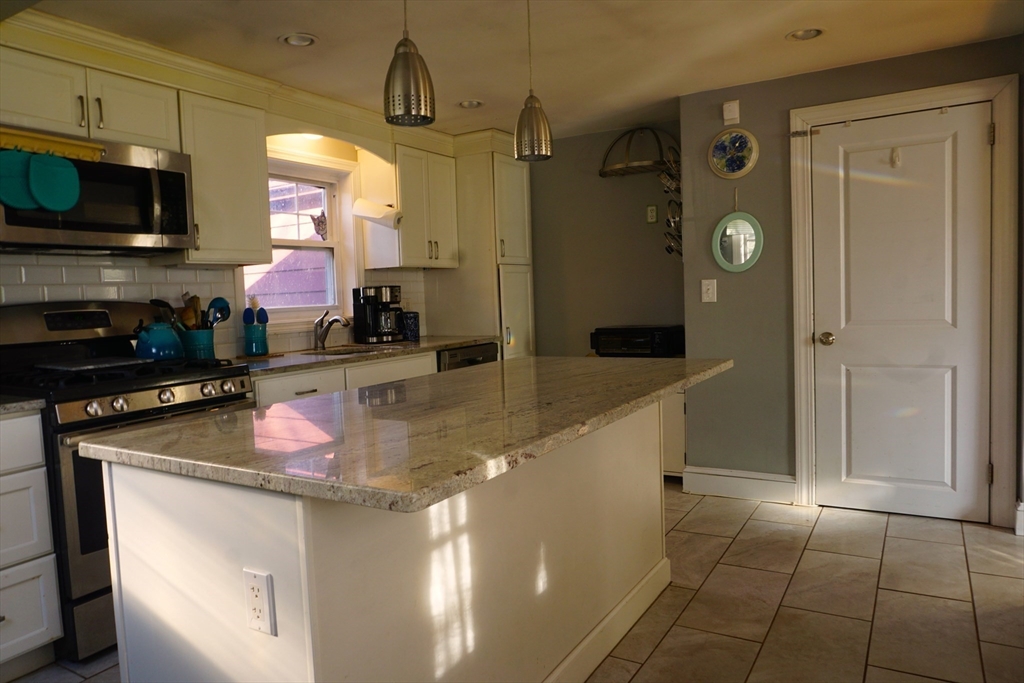35 Vesey Road Randolph, MA 02368 - Photo 7 of 29 Gallery Image 7