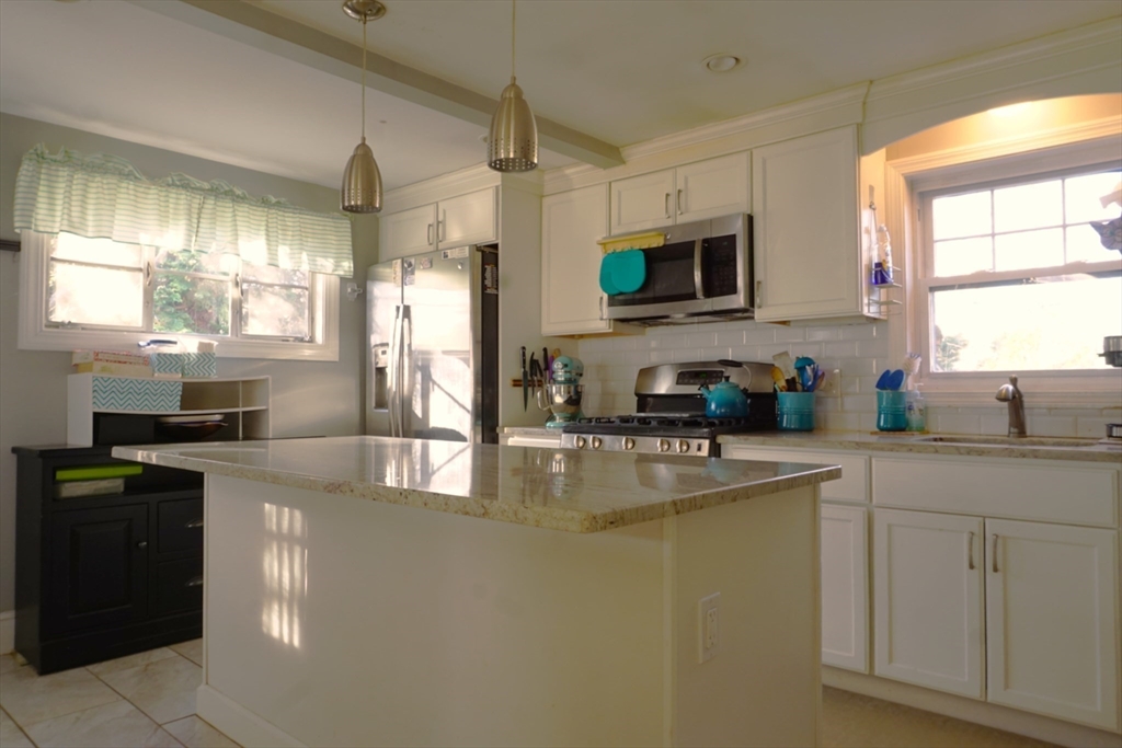35 Vesey Road Randolph, MA 02368 - Photo 9 of 29 Gallery Image 9