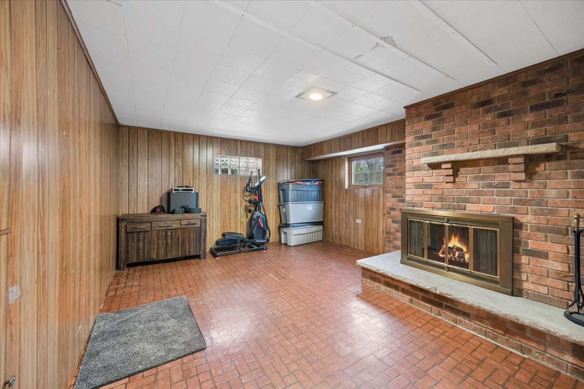 285 Des Plaines Avenue Riverside, IL 60546 - Photo 15 of 23