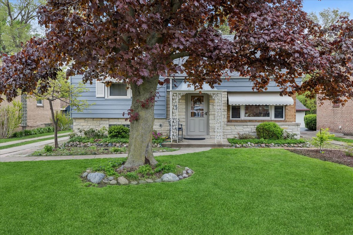 285 Des Plaines Avenue Riverside, IL 60546 - Photo 2 of 23