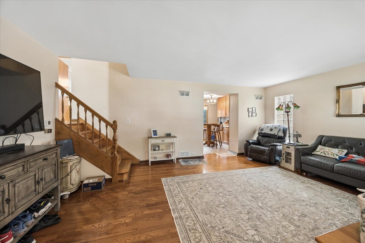 285 Des Plaines Avenue Riverside, IL 60546 - Photo 4 of 23