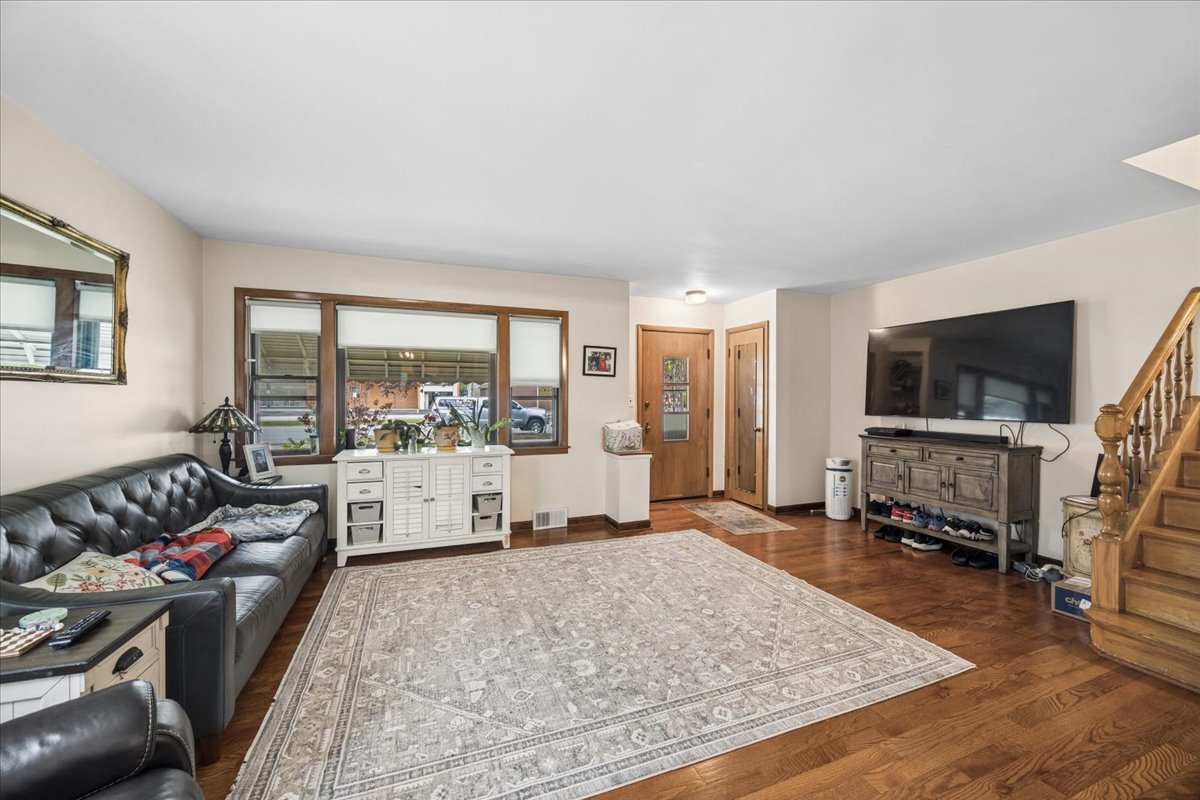 285 Des Plaines Avenue Riverside, IL 60546 - Photo 5 of 23