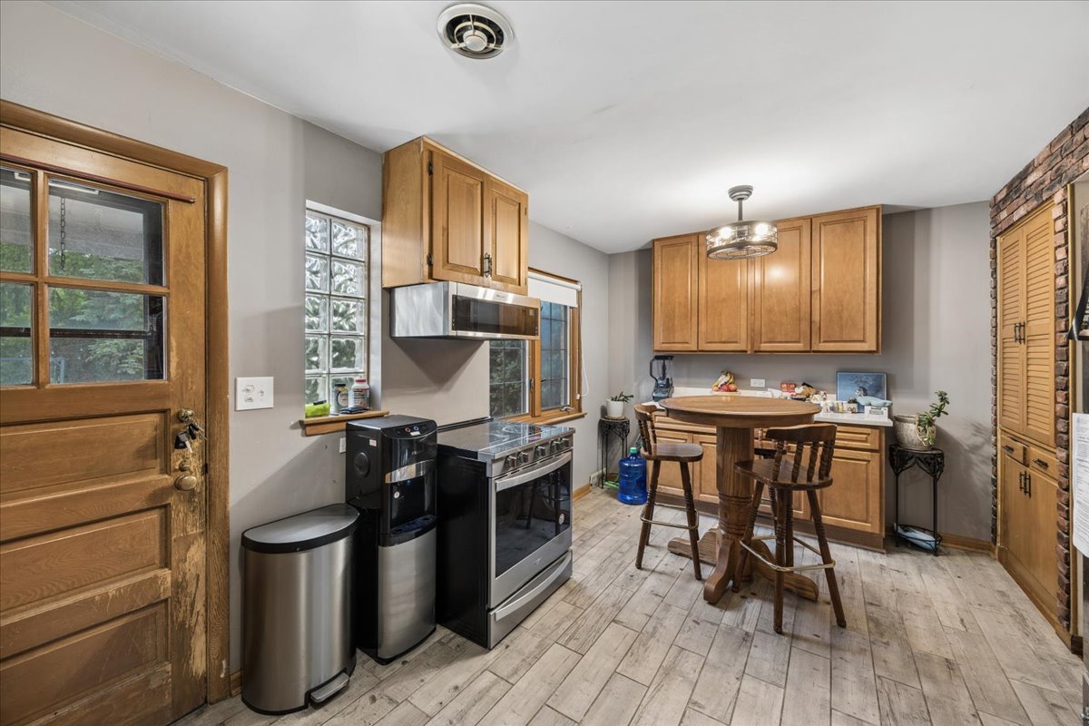 285 Des Plaines Avenue Riverside, IL 60546 - Photo 7 of 23