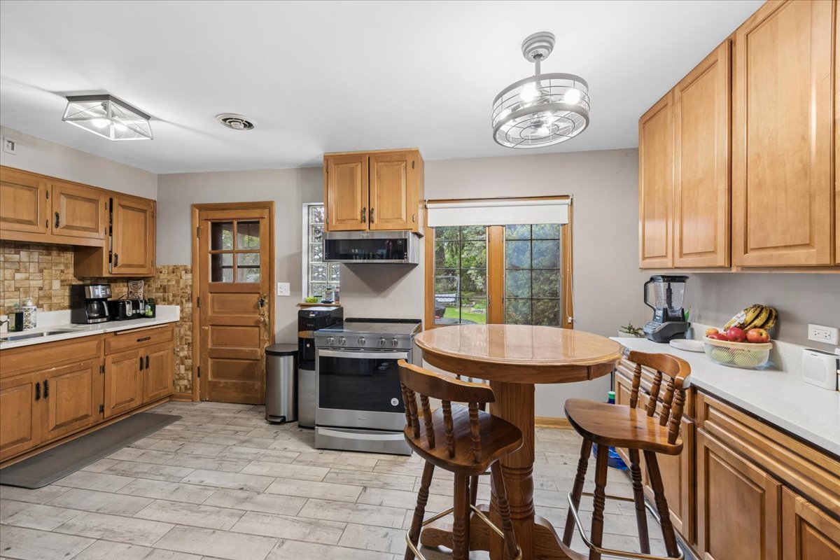 285 Des Plaines Avenue Riverside, IL 60546 - Photo 8 of 23