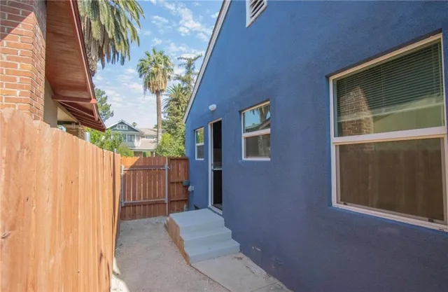 a view of a house with a backyard