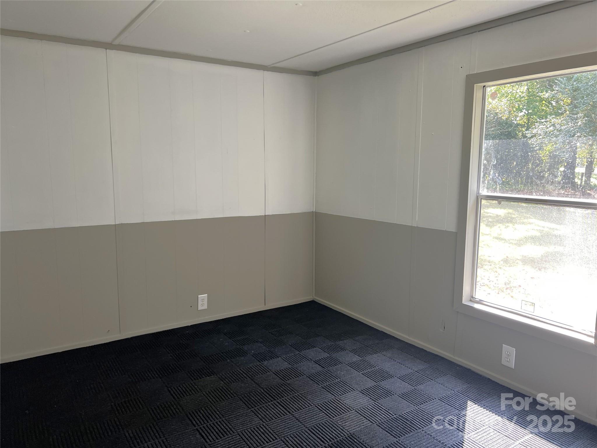 3674-l R Lr Walker Road Morganton, NC 28655 - Photo 6 of 21 an empty room with a window