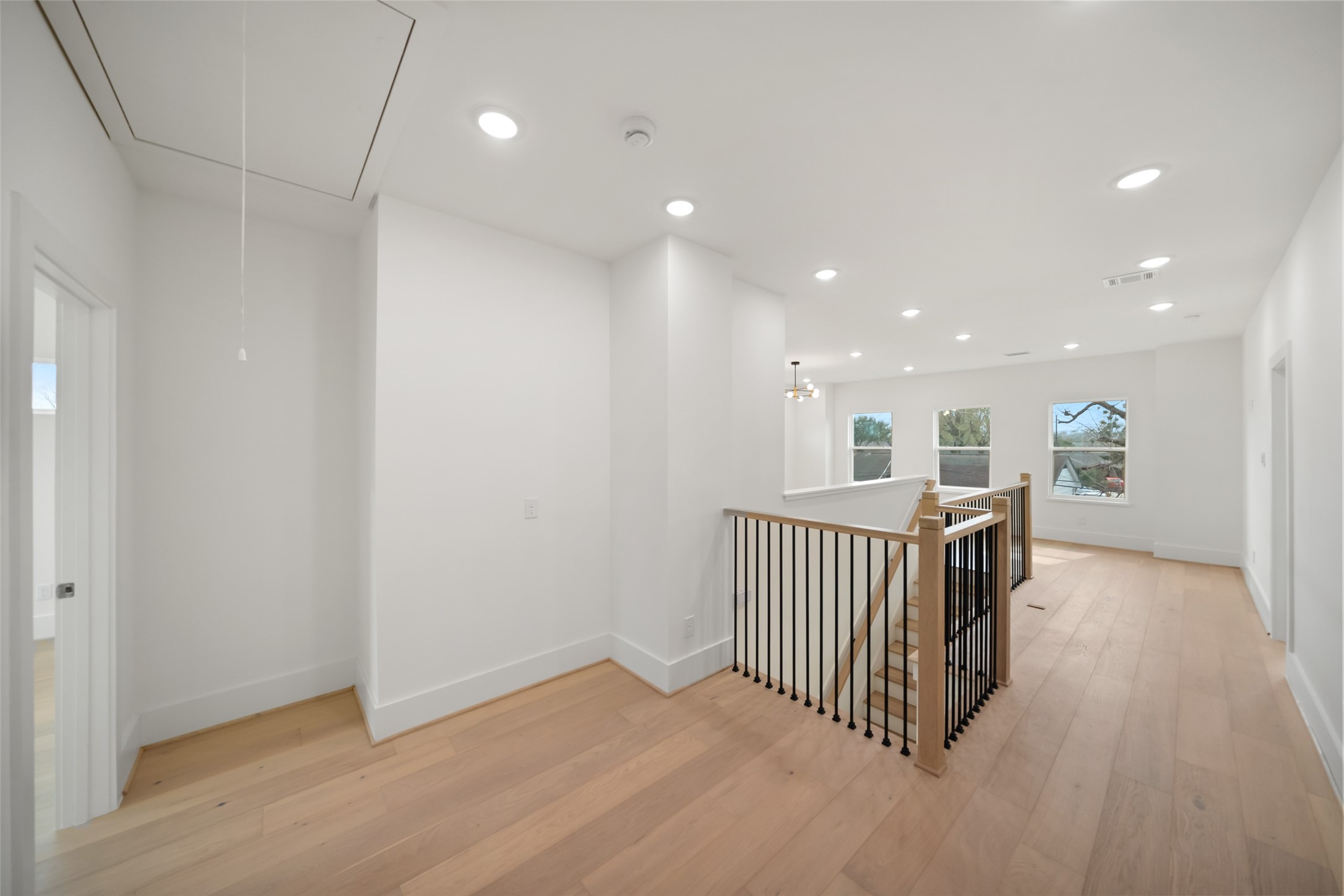 8521 Friendship Road Houston, TX 77080 - Photo 43 of 49 a view of a hallway