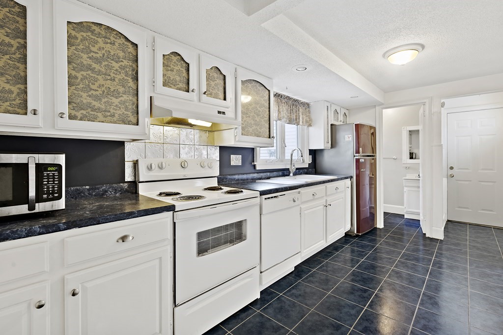 719 Riverside Drive Lawrence, MA 01841 - Photo 11 of 24 Gallery Image 11