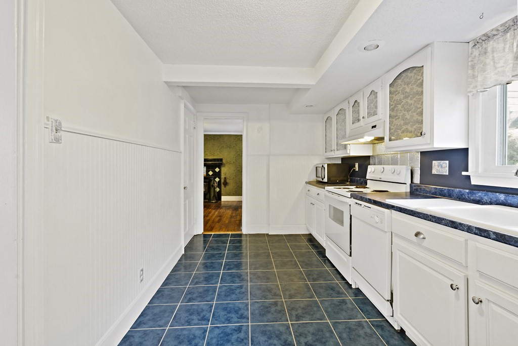 719 Riverside Drive Lawrence, MA 01841 - Photo 10 of 24 Gallery Image 10