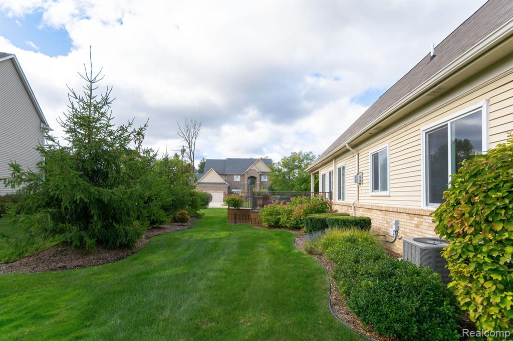 2125 Lagoon Drive Rochester Hills, MI 48309 - Photo 7 of 59