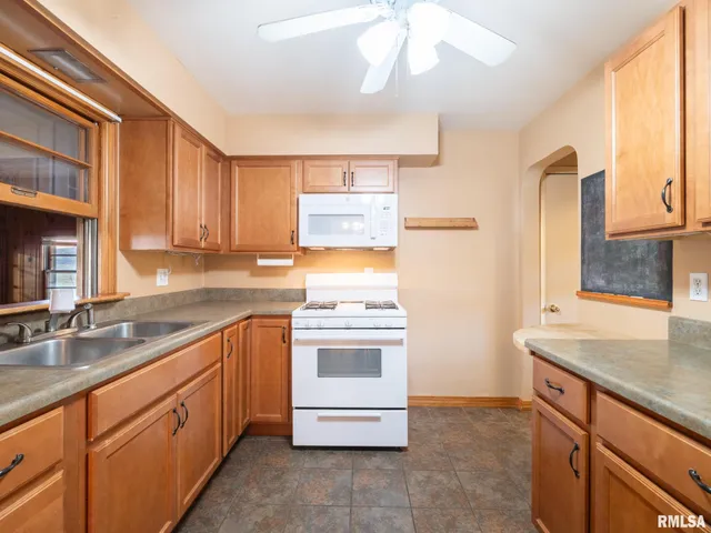 $133,900 | 207 West Maywood Avenue, Peoria, IL 61604