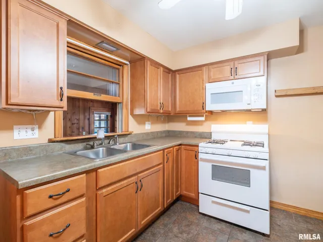 $133,900 | 207 West Maywood Avenue, Peoria, IL 61604