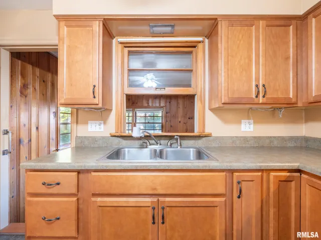 $133,900 | 207 West Maywood Avenue, Peoria, IL 61604