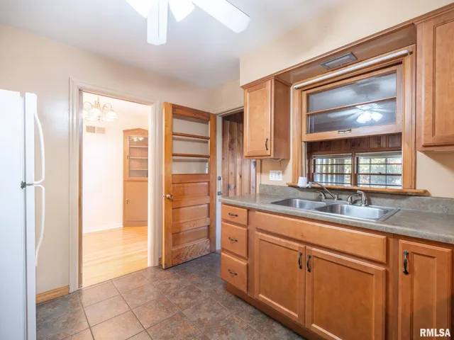 $133,900 | 207 West Maywood Avenue, Peoria, IL 61604