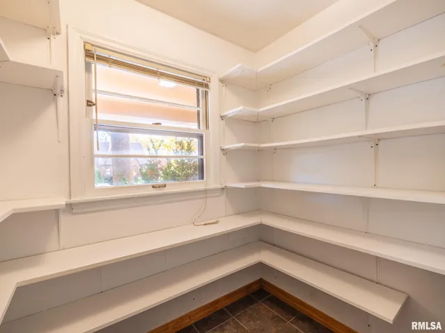 $133,900 | 207 West Maywood Avenue, Peoria, IL 61604