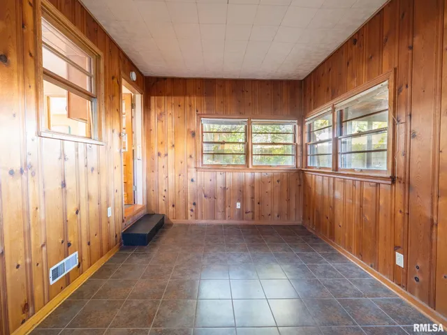 $133,900 | 207 West Maywood Avenue, Peoria, IL 61604