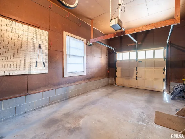 $133,900 | 207 West Maywood Avenue, Peoria, IL 61604