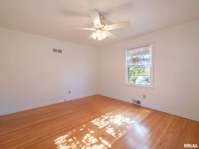 $133,900 | 207 West Maywood Avenue, Peoria, IL 61604