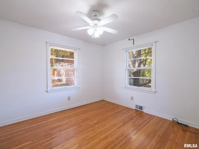 $133,900 | 207 West Maywood Avenue, Peoria, IL 61604