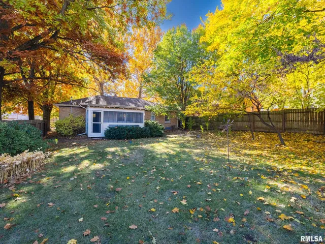 $133,900 | 207 West Maywood Avenue, Peoria, IL 61604