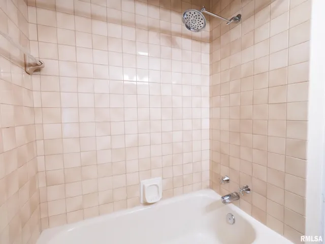 $133,900 | 207 West Maywood Avenue, Peoria, IL 61604