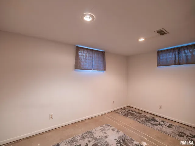 $133,900 | 207 West Maywood Avenue, Peoria, IL 61604