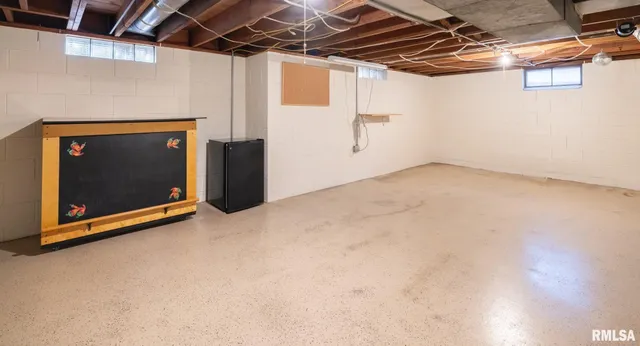 $133,900 | 207 West Maywood Avenue, Peoria, IL 61604