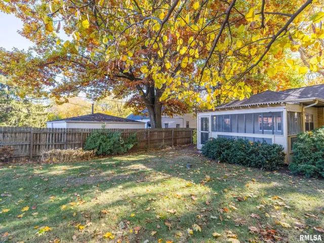 $133,900 | 207 West Maywood Avenue, Peoria, IL 61604