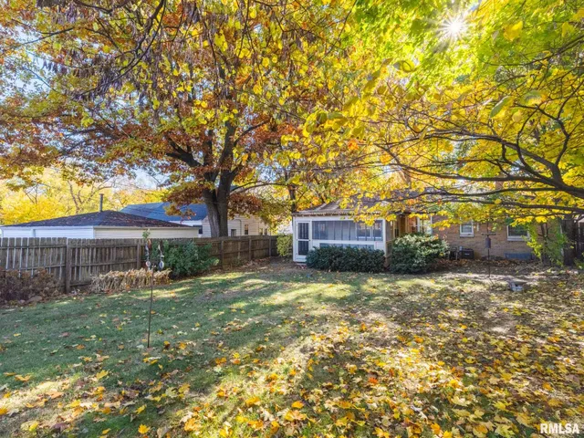 $133,900 | 207 West Maywood Avenue, Peoria, IL 61604