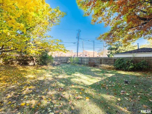 $133,900 | 207 West Maywood Avenue, Peoria, IL 61604