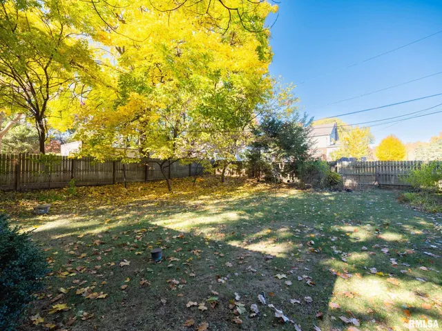 $133,900 | 207 West Maywood Avenue, Peoria, IL 61604