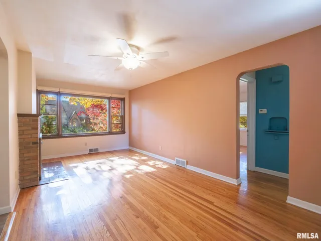 $133,900 | 207 West Maywood Avenue, Peoria, IL 61604