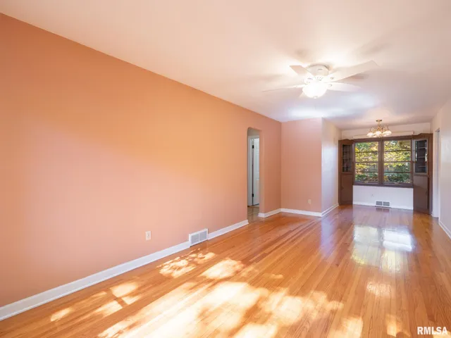 $133,900 | 207 West Maywood Avenue, Peoria, IL 61604