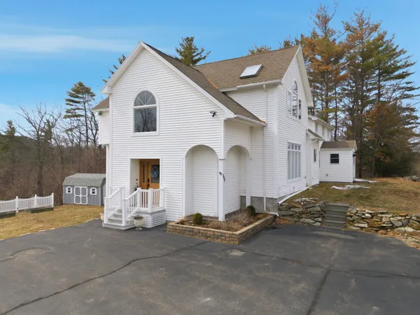 $949,900 | 257 Meredith Neck Road, Meredith, NH 03253