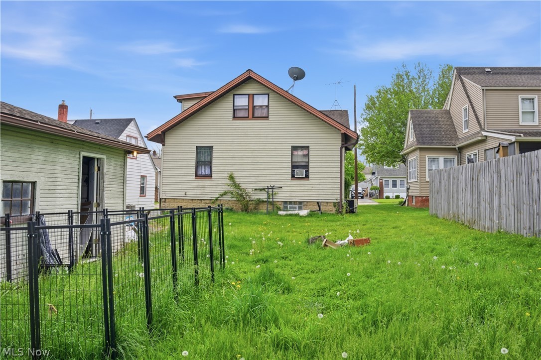 83 Como Street Struthers, OH 44471 - Photo 4 of 18