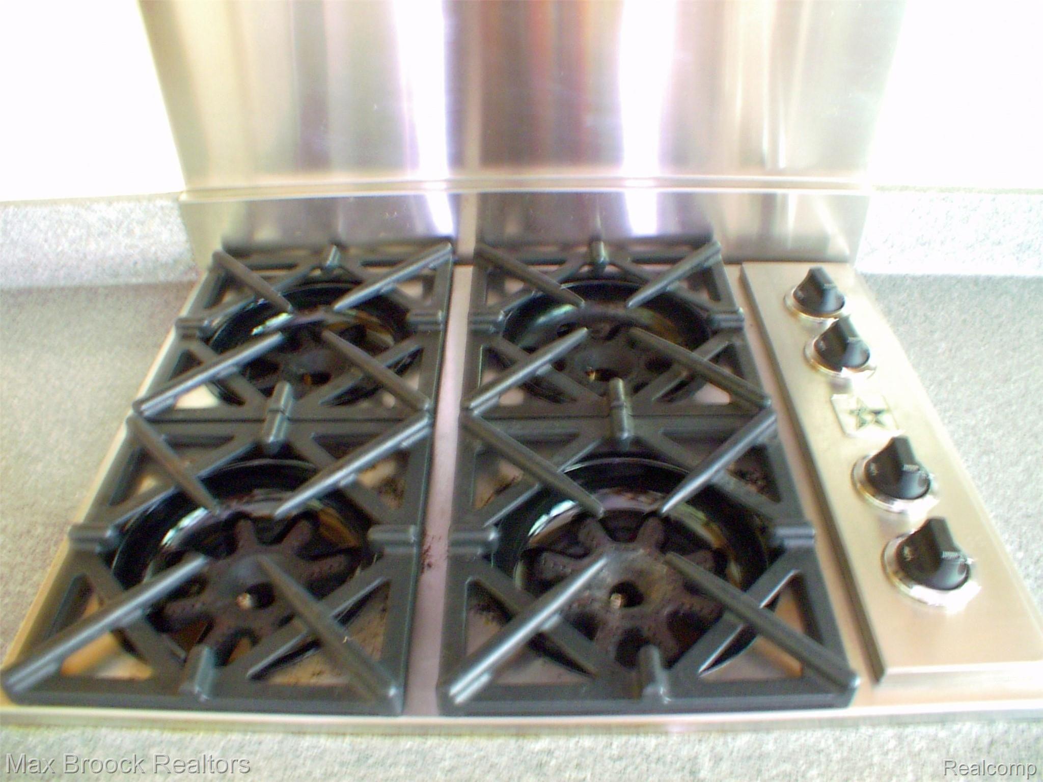 2817 Eagle Drive Rochester, MI 48309 - Photo 19 of 31 Professional, high output gas cook top