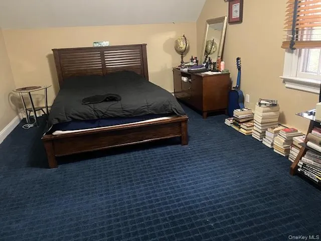 a view of livingroom with furniture