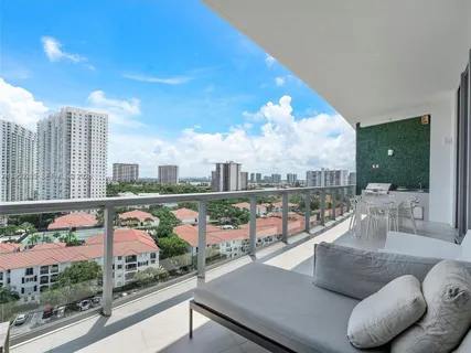 $2,099,900 | 3250 Northeast 188th Street, Unit UPH02, Aventura, FL 33180