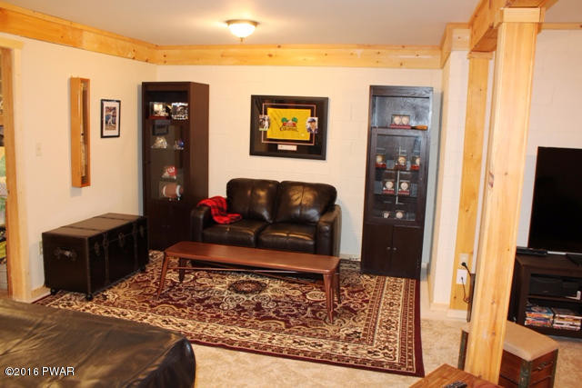 116 Ridge Road Lake Ariel, PA 18436 - Photo 16 of 36 21 Family room c
