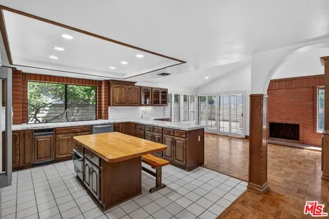 $4,595 | 7652 Quimby Avenue, Canoga Park, CA 91304