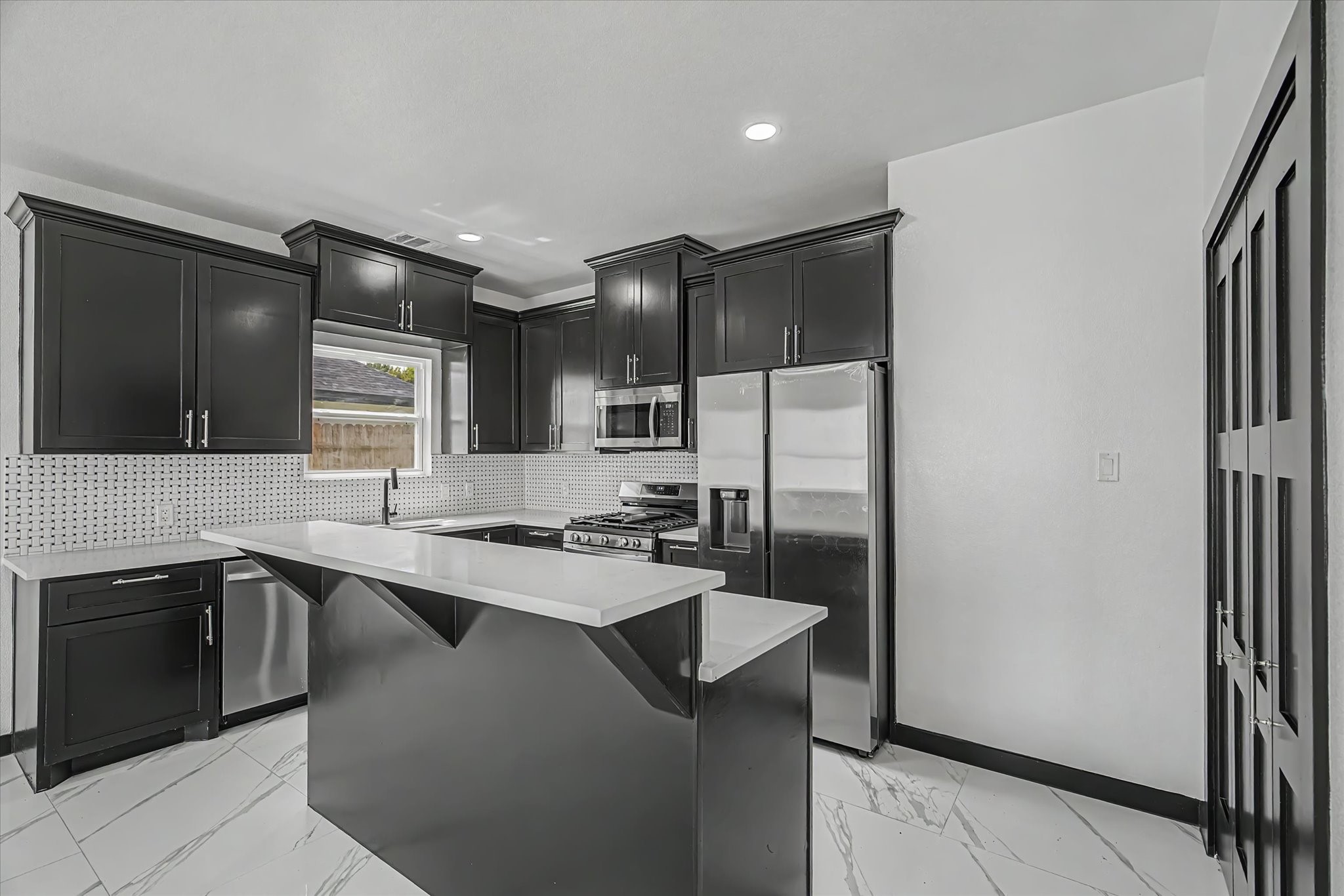 5915 Rietta Street Houston, TX 77016 - Photo 13 of 32 Gallery Image 13