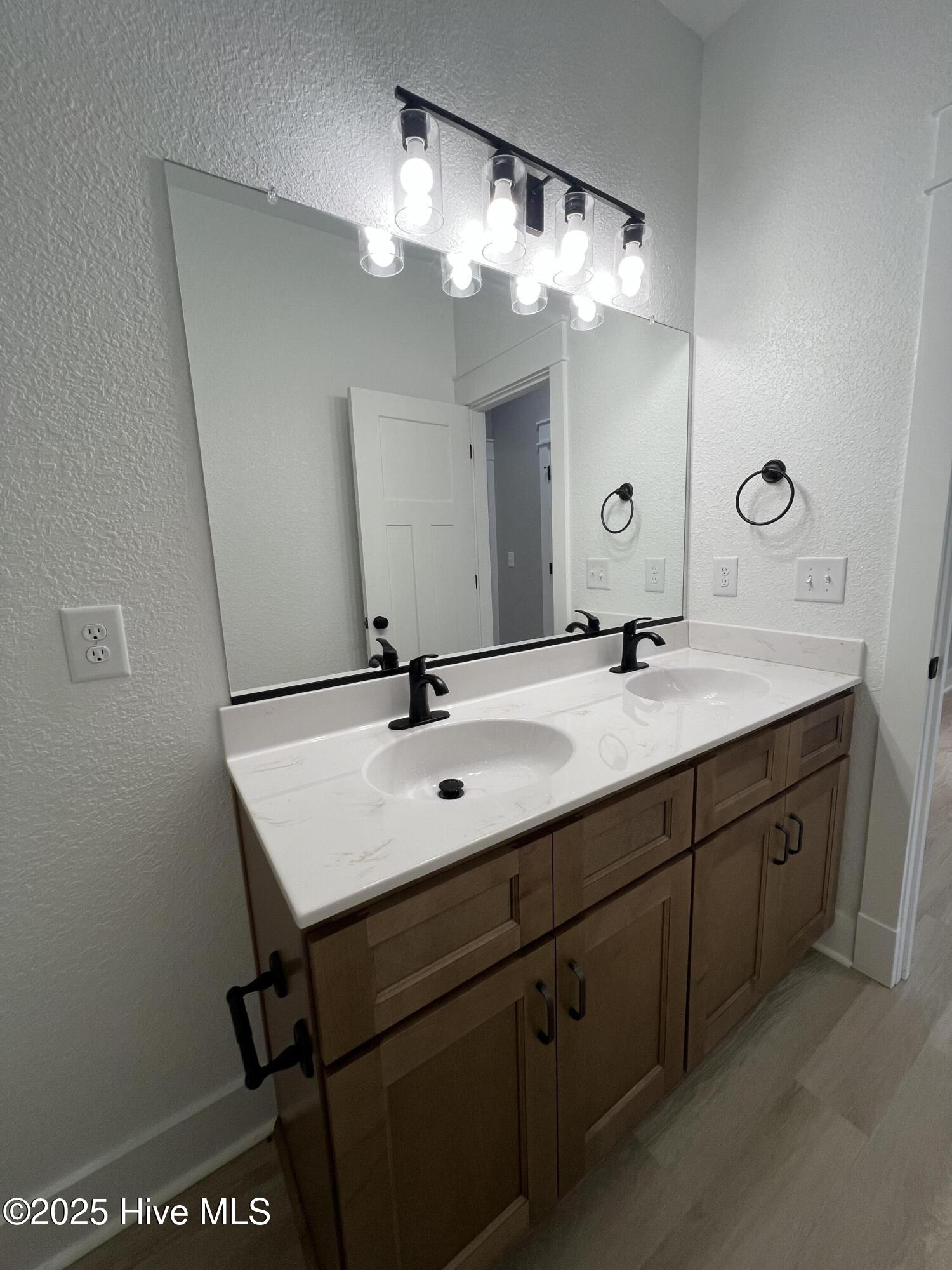 489 North Trotman Road Camden, NC 27921 - Photo 14 of 33 Full Hall Bathroom