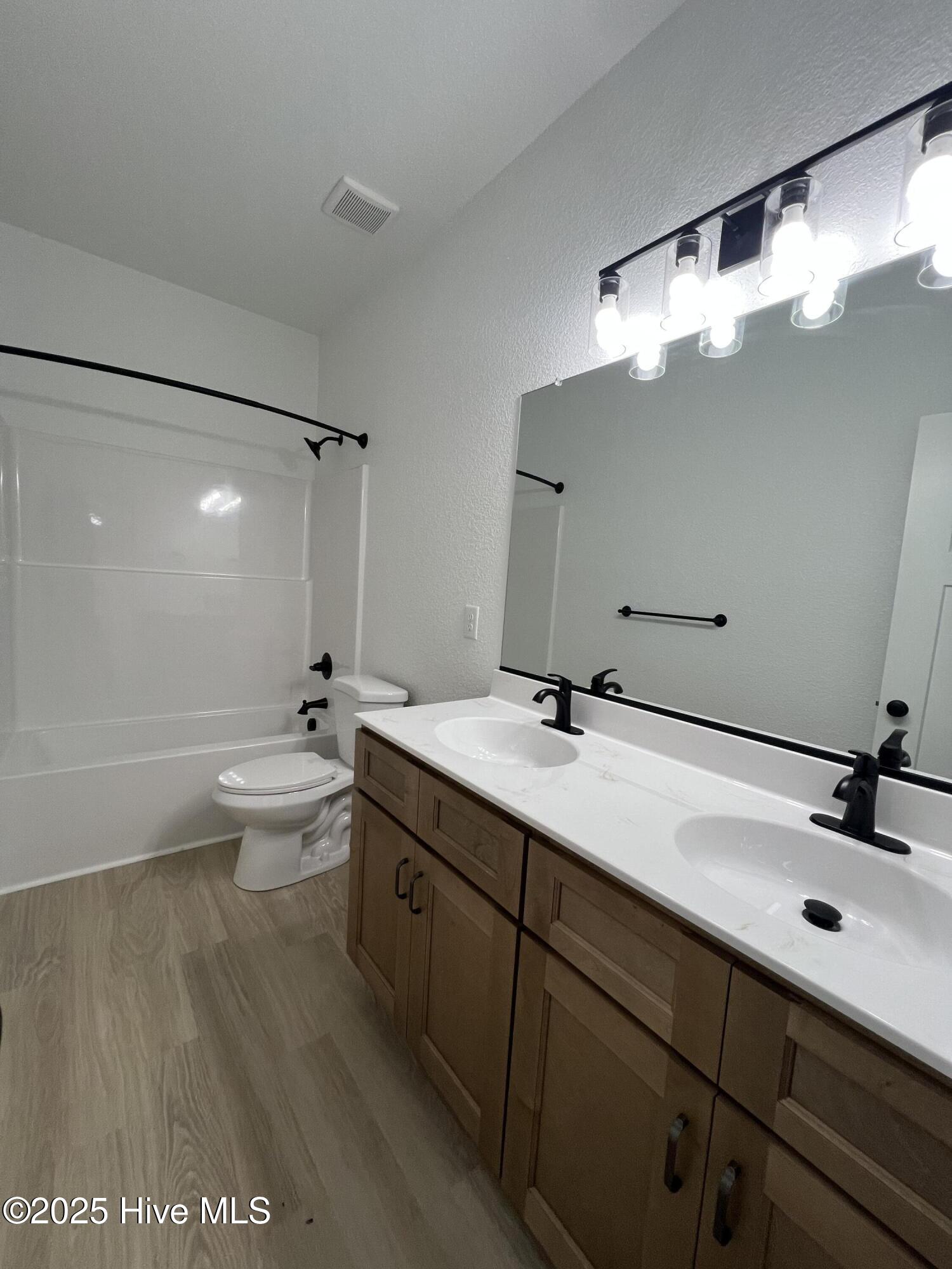 489 North Trotman Road Camden, NC 27921 - Photo 15 of 33 Shower tub combo