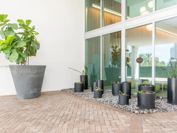 $2,600 | 350 South Miami Avenue, Unit 1409, Miami, FL 33130