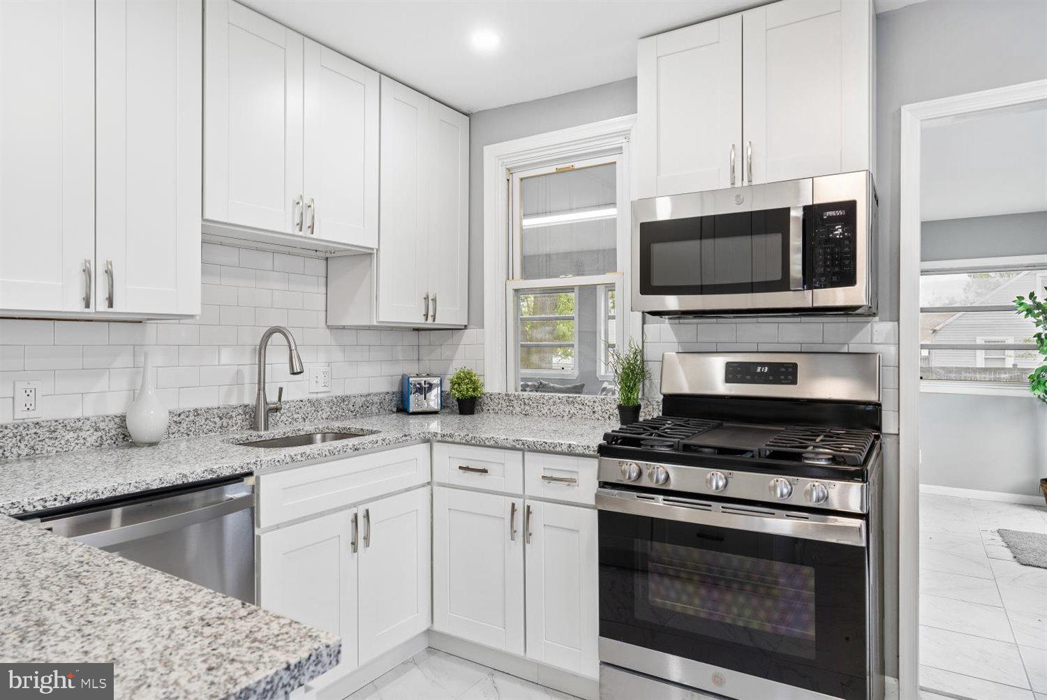 8109 Longpoint Road Baltimore, MD 21222 - Photo 6 of 33
